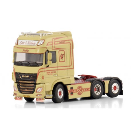 LARS E. NIELSEN DAF XF SUPER SPACE CAB MY2017 6X2 TAG AXLE