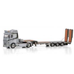 BECATRANS BV VOLVO FH5 SLEEPER CAB 4X2 SEMI LOW LOADER WITH RAMPS - 3 AXLE
