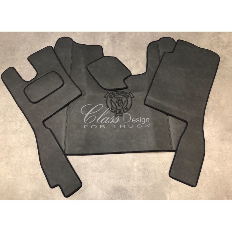 Tapis et Couvre Moteur Scania Next Gen cabine R Gamme Deluxe Noir Lisse Siège passager strapontin Tapis et Couvre Moteur Scania Next Gen cabine R Gamme Deluxe Noir Lisse Siège passager strapontin