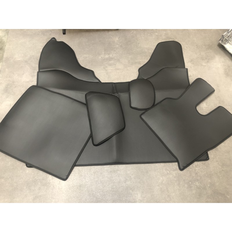 Tapis et Couvre Moteur Lisse Noir pour DAF 106 après 2017 Tapis et Couvre Moteur Lisse Noir pour DAF 106 après 2017