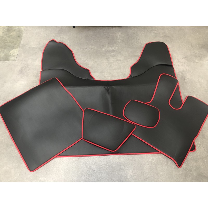 Tapis et Couvre Moteur Lisse Noir pour DAF 106 après 2017 Tapis et Couvre Moteur Lisse Noir pour DAF 106 après 2017