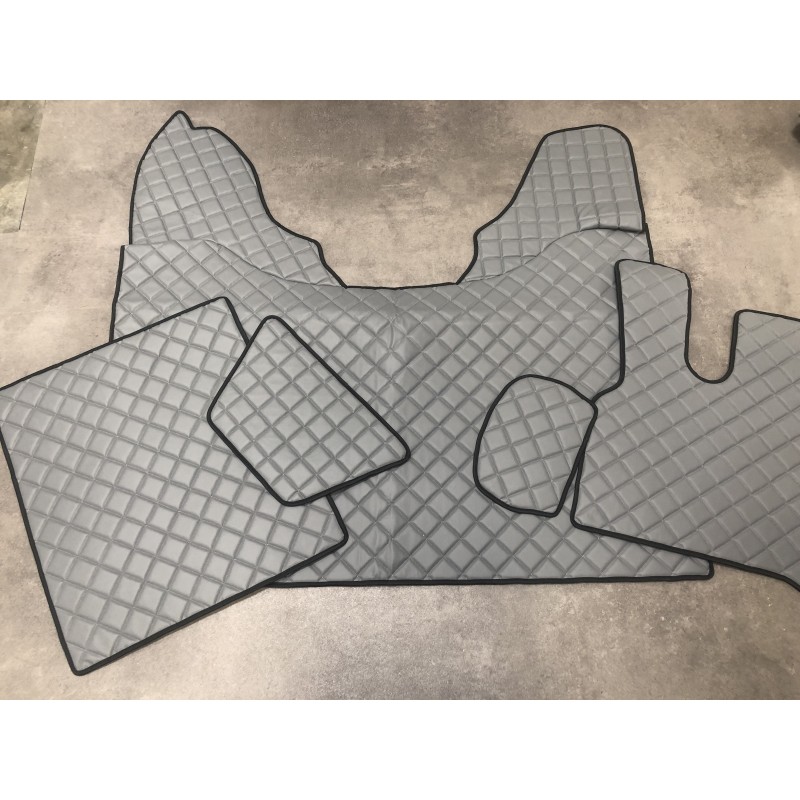 Tapis et Couvre Moteur Gaufré Gris pour DAF 106 après 2017 Tapis et Couvre Moteur Gaufré Gris pour DAF 106 après 2017