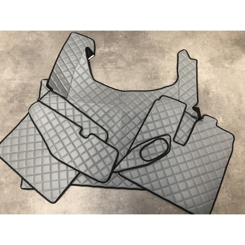 Tapis et Couvre Moteur Gaufré Gris pour Man TGX après 2021 Tapis et Couvre Moteur Gaufré Gris pour Man TGX après 2021