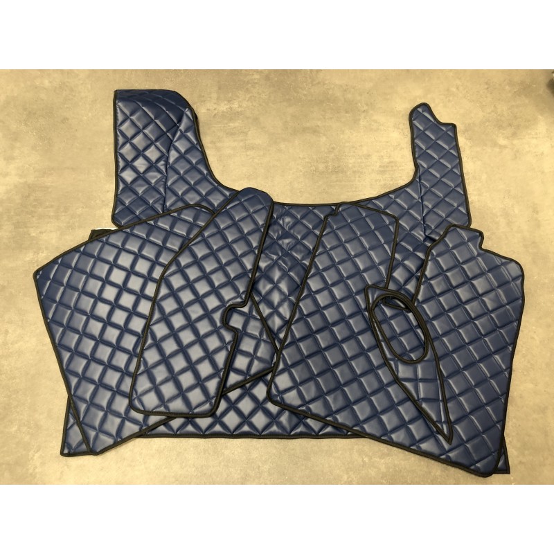 Tapis et Couvre Moteur Gaufré Bleu pour Man TGX après 2021 Tapis et Couvre Moteur Gaufré Bleu pour Man TGX après 2021