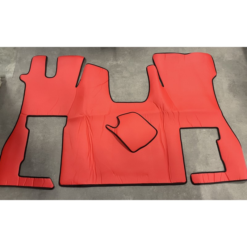 Tapis et Couvre Moteur Lisse Rouge pour Scania NG cabine S passager non pneumatique Tapis et Couvre Moteur Lisse Rouge pour Scania NG cabine S passager non pneumatique