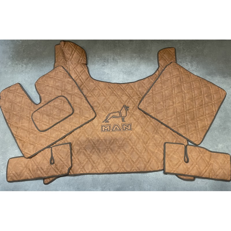 Tapis Capot Moteur MAN TGX 2021 gamme Deluxe Cognac gaufré Tapis Capot Moteur MAN TGX 2021 gamme Deluxe Cognac gaufré