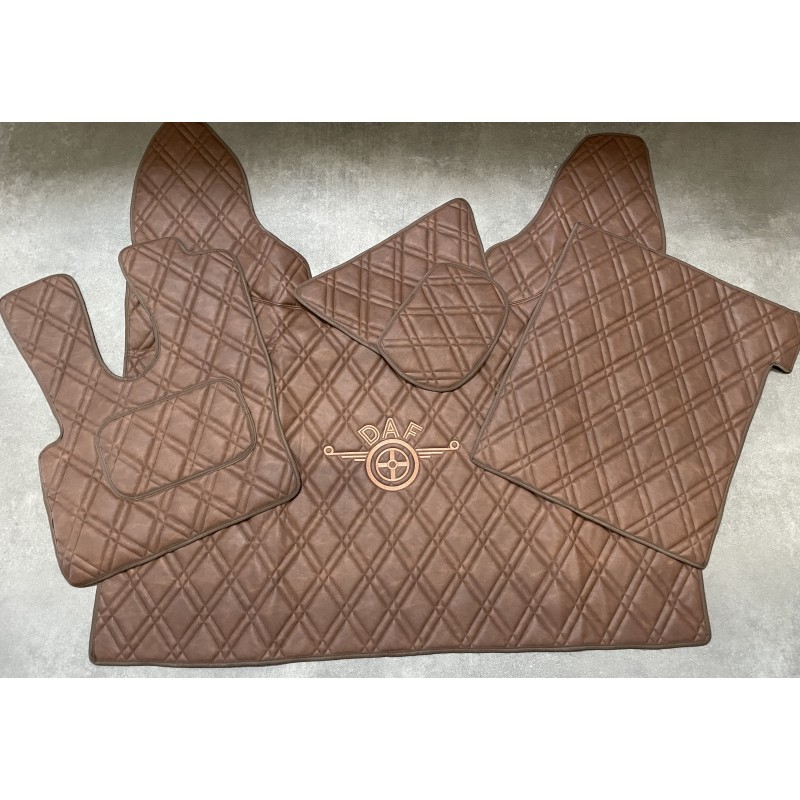 Tapis et Couvre Moteur DAF XF106 Gamme Deluxe Marron Gaufré