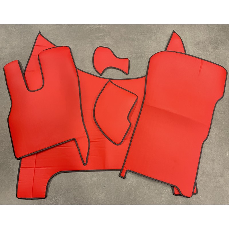 Tapis et Couvre Moteur DAF XF 2022 Lisse Rouge Contours Noirs Tapis et Couvre Moteur DAF XF 2022 Lisse Rouge Contours Noirs