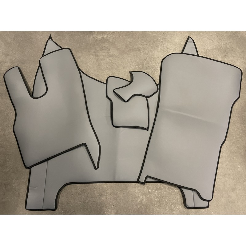 Tapis et Couvre Moteur DAF XF 2022 Lisse Gris Contours Noirs Tapis et Couvre Moteur DAF XF 2022 Lisse Gris Contours Noirs