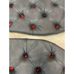 TAPIS CAPITONNÉS VOLVO FH4/5 - NOIRS BOUTONS DANOIS ROUGE