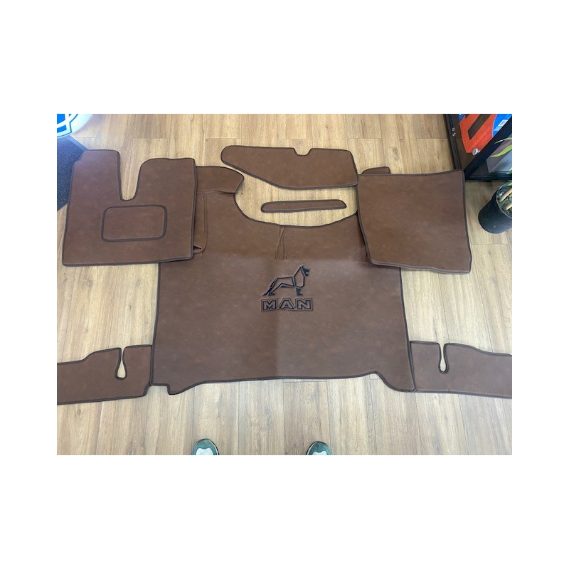 TAPIS MAN 2022 DELUXE MARRON LISSE