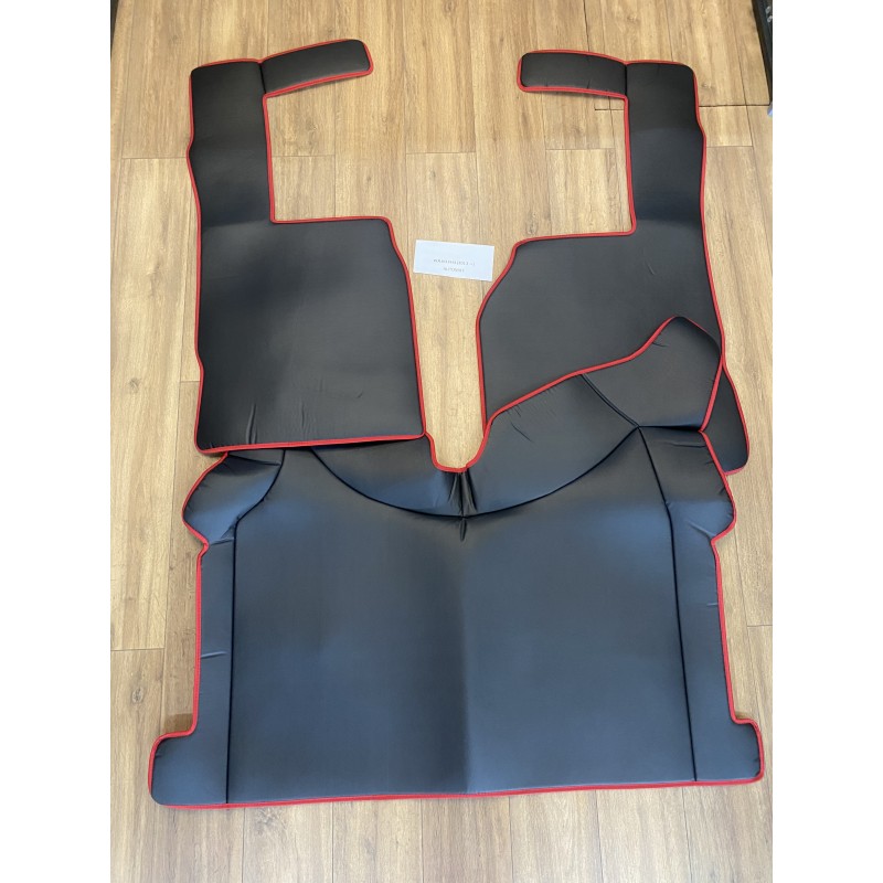 TAPIS VOLVO FH4 À PARTIR DE 2013 NOIR LISSE CONTOUR ROUGE