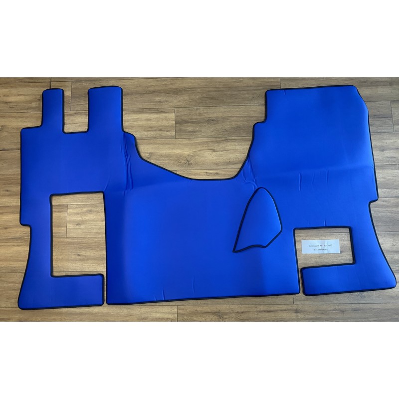 TAPIS MERCEDES ACTROS MP5 NON PNEUMATIQUE BLEU LISSE TAPIS MERCEDES ACTROS MP5 NON PNEUMATIQUE BLEU LISSE
