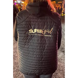 DOUDOUNE SANS MANCHE SUPER GIRL