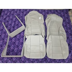 DÉPOT VENTE - Kit Tapis Capot Moteur Beige Lisse + Housses de sièges IVECO S-WAY + contours de sièges lumineux RGB
