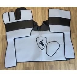 TAPIS CAPOT MOTEUR GRIS LISSE PREMIUM BANDE NOIR LISSE PREMIUM LOGO ÉLAN NOIR VOLVO FH4/5