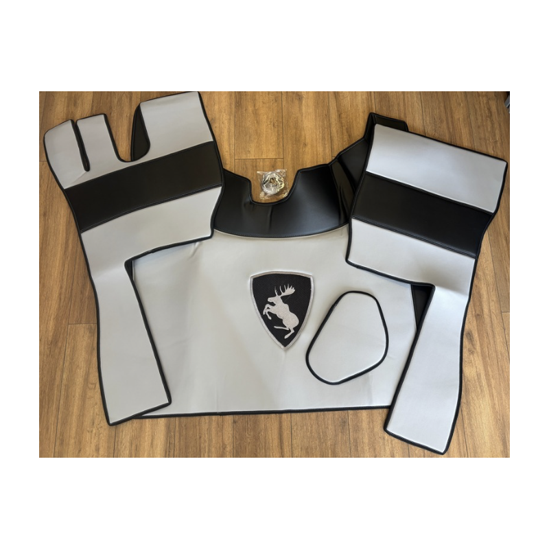 TAPIS CAPOT MOTEUR VOLVO FH4/5 AÉRO PNEUMATIQUE LISSE PREMIUM GRIS/NOIR LISSE   LOGO ÉLAN NOIR/GRIS