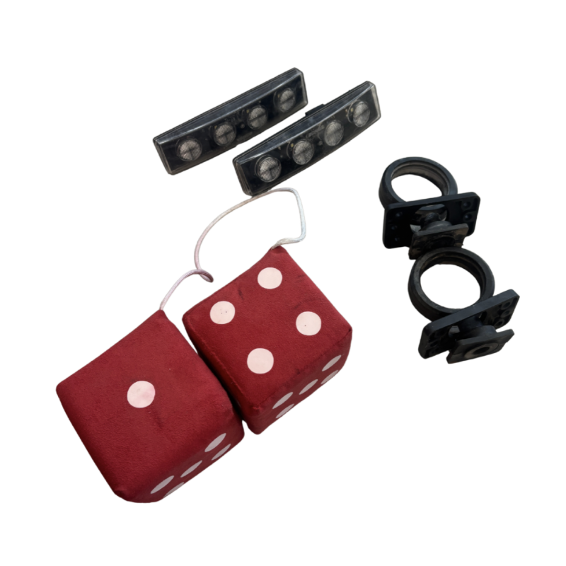 DÉPÔT VENTE - DÉS ALCANTARA ROUGE, SUPPORT COURT GYLLE, FEUX BOREMAN BLANC