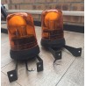 DÉPOT VENTE - LOT DE 2 GYROPHARES D'ORIGINE SCANIA AVEC SUPPORTS - NEUFS