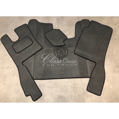 Tapis et Couvre Moteur Scania Next Gen cabine R Gamme Deluxe Noir Lisse Siège passager strapontin Tapis et Couvre Moteur Scania Next Gen cabine R Gamme Deluxe Noir Lisse Siège passager strapontin