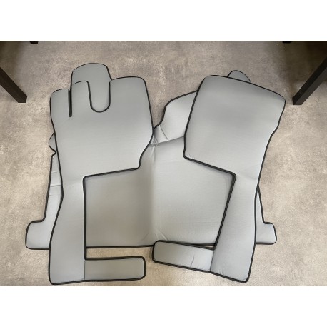 Tapis et Couvre Moteur Lisse Gris pour Volvo FH4 après 2013 Tapis et Couvre Moteur Lisse Gris pour Volvo FH4 après 2013