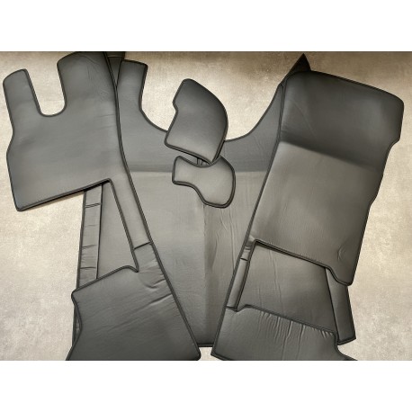 Tapis et Couvre Moteur Daf XG/XG+ Strapontin Lisse Noir Contours Noirs Tapis et Couvre Moteur Daf XG/XG+ Strapontin Lisse Noir Contours Noirs